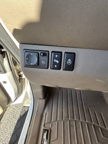 2012 Nissan Pathfinder LE