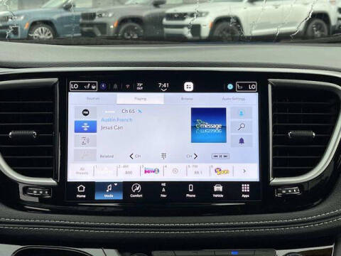 2027 Chrysler Pacifica Limited