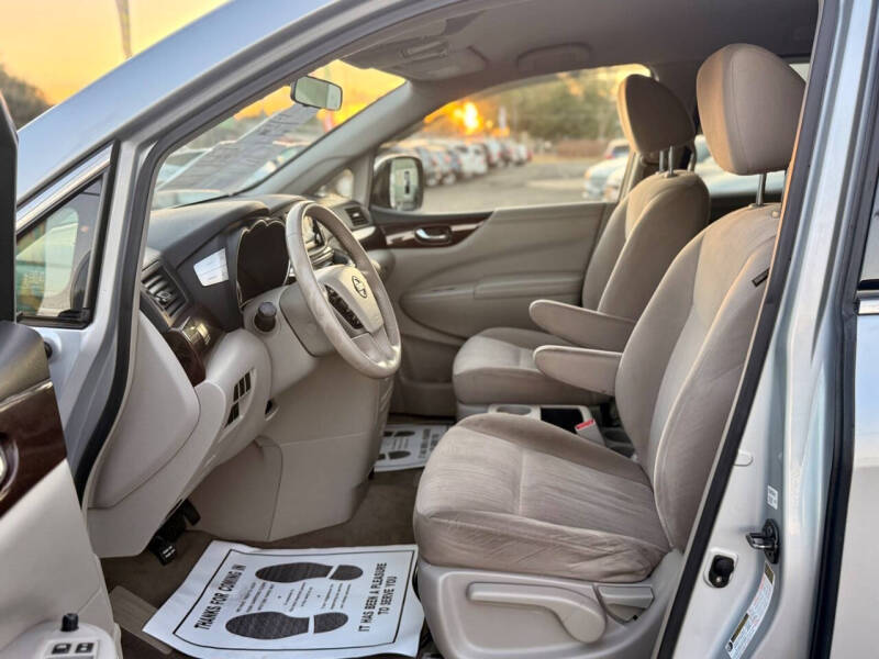 2017 Nissan Quest SV