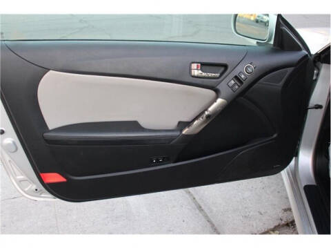 2013 Hyundai Genesis Coupe 2.0T Premium