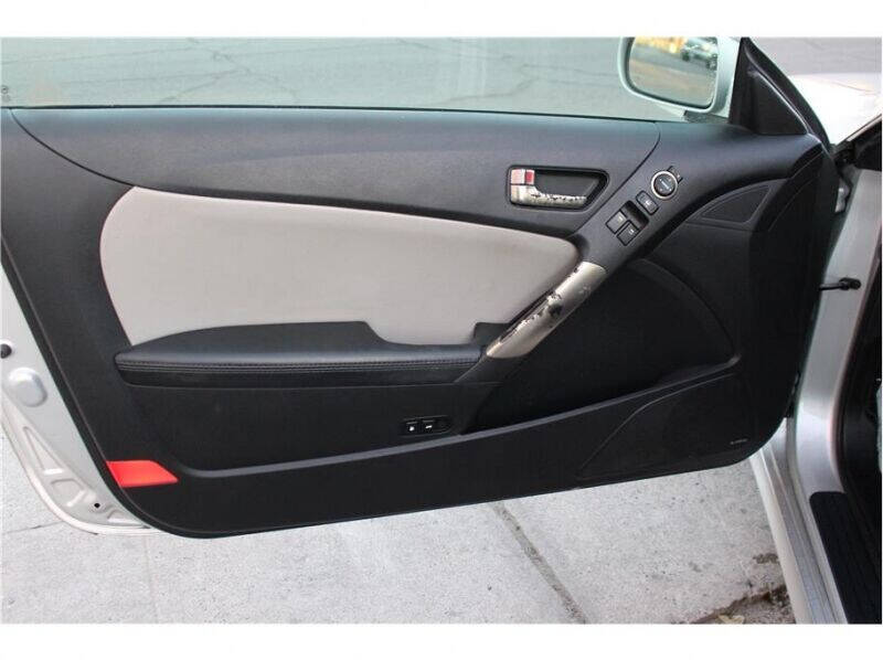 2013 Hyundai Genesis Coupe 2.0T Premium