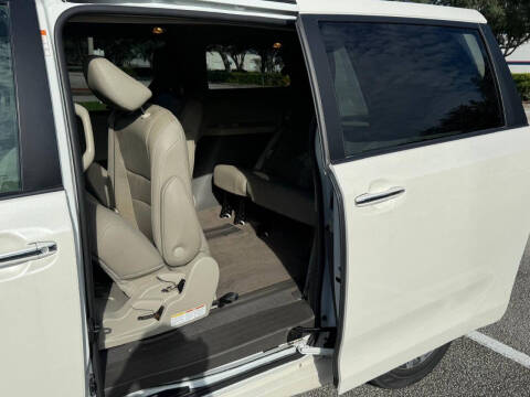 2018 Toyota Sienna XLE 7-Passenger Auto Access Seat