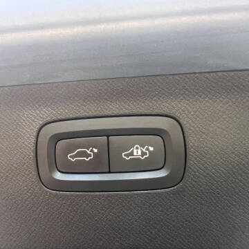 2016 Volvo XC90 T5 Momentum