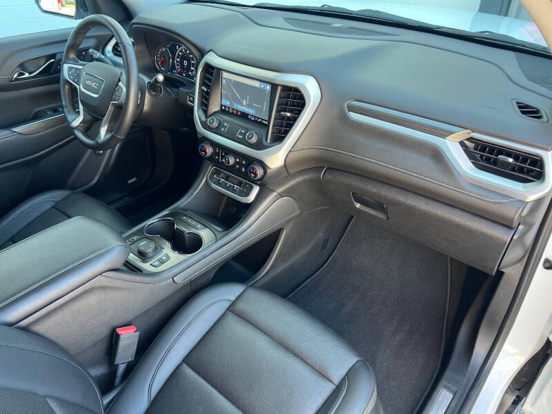 2022 GMC Acadia SLT