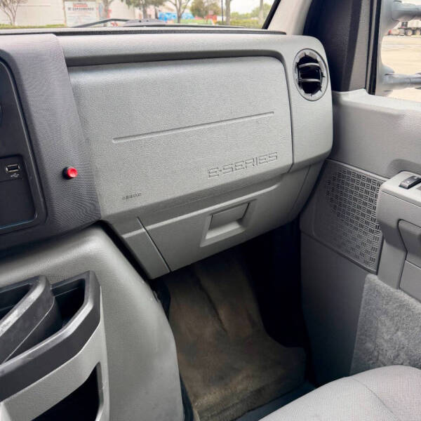 2011 Ford E-350