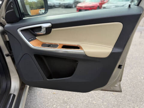 2017 Volvo XC60 T5 Inscription