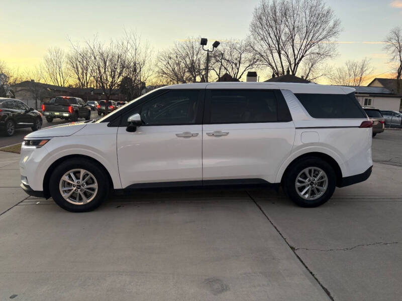 2024 Kia Carnival LX