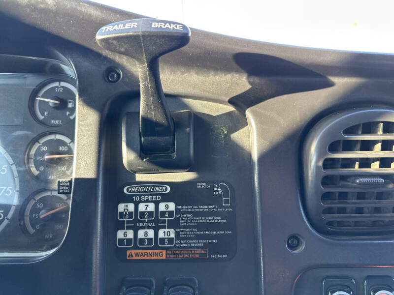 2005 Freightliner M2 106