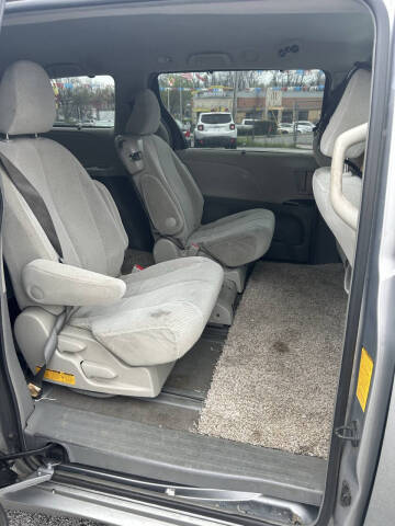 2011 Toyota Sienna LE 8-Passenger