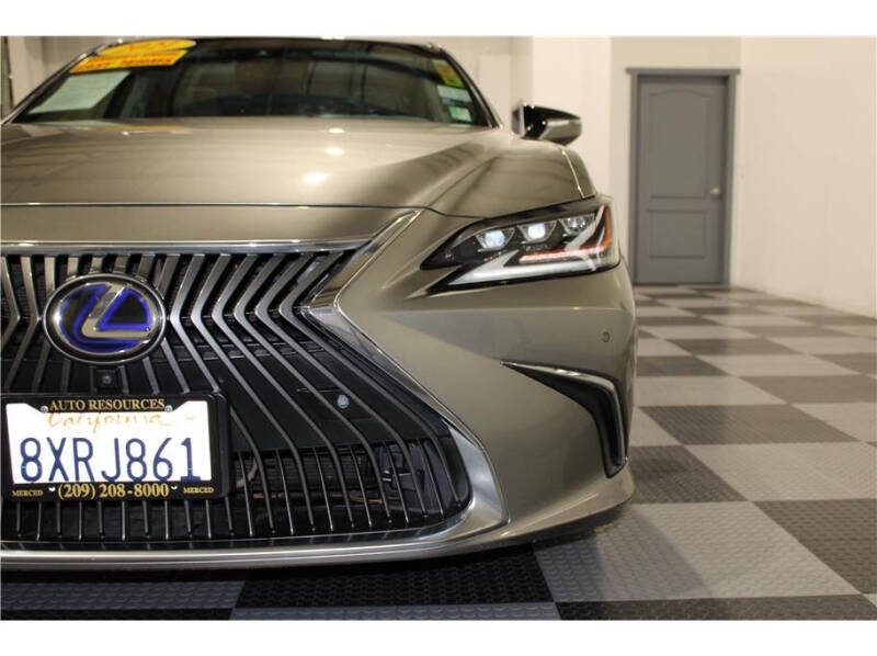 2021 Lexus ES 300h Luxury