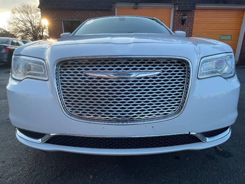 2015 Chrysler 300 Limited photo 17