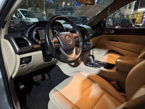 2020 Jeep Grand Cherokee Laredo