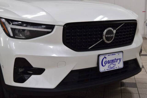 2025 Volvo XC40 B5 Plus Dark Theme