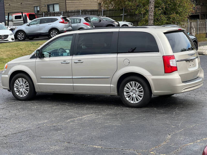 2013 Chrysler Town and Country Touring-L