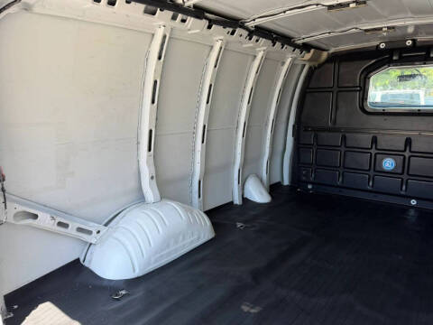 2022 Chevrolet Express 2500