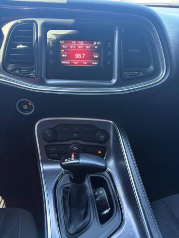 2016 Dodge Challenger SXT Plus