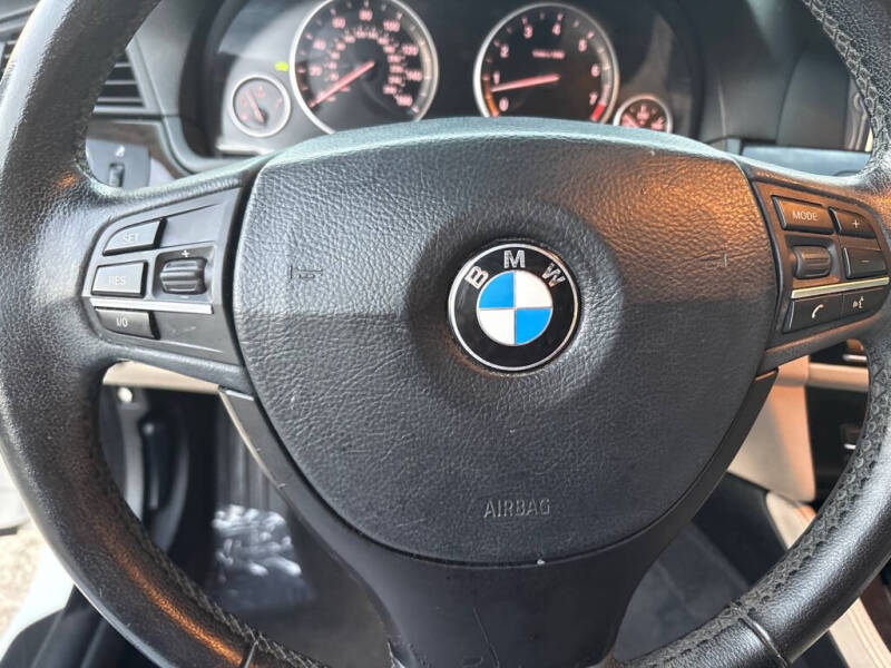 2011 BMW 5 Series 528i