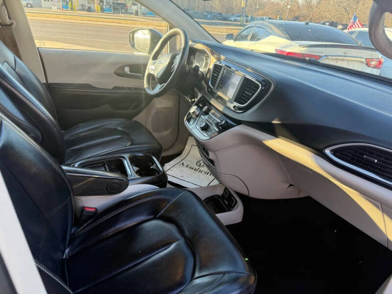 2020 Chrysler Voyager LXi