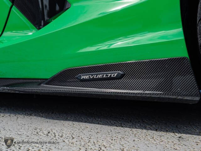 2024 Lamborghini Revuelto