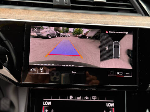 2019 Audi e-tron quattro Premium Plus