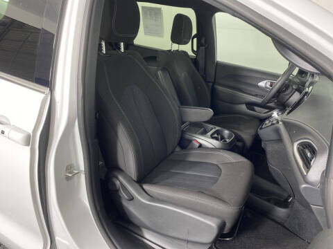 2024 Chrysler Pacifica Touring