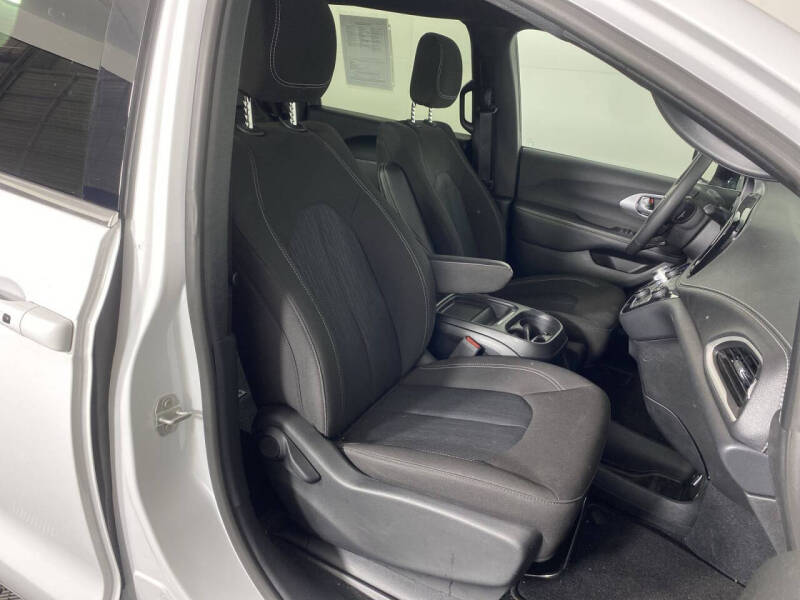 2024 Chrysler Pacifica Touring