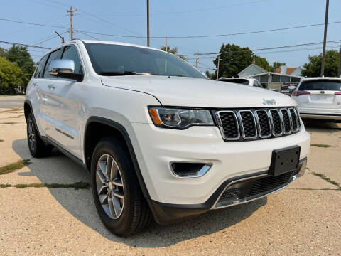 2017 Jeep Grand Cherokee for sale at Auto Gallery LLC in Burlington WI