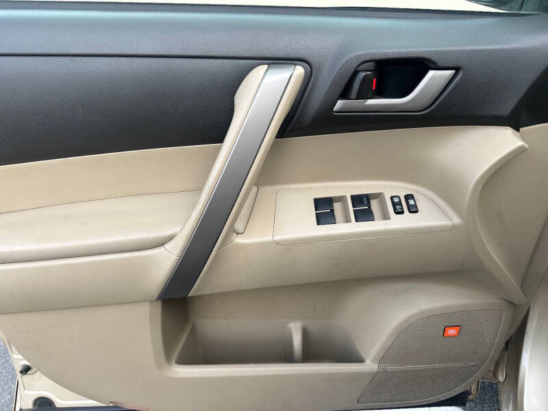 2009 Toyota Highlander Sport