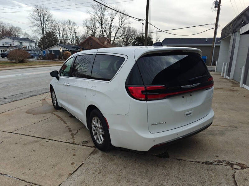 2025 Chrysler Pacifica Select