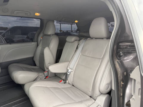 2016 Toyota Sienna XLE Premium 8-Passenger