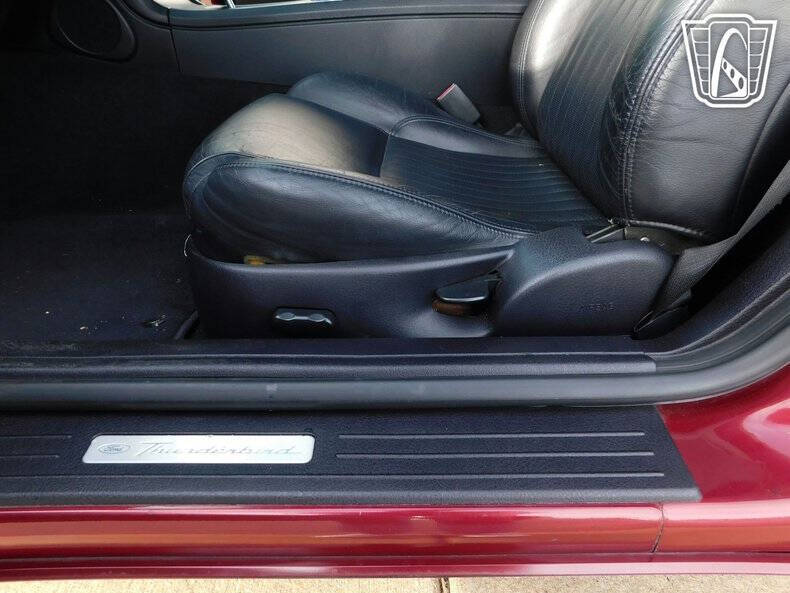 2004 Ford Thunderbird Deluxe