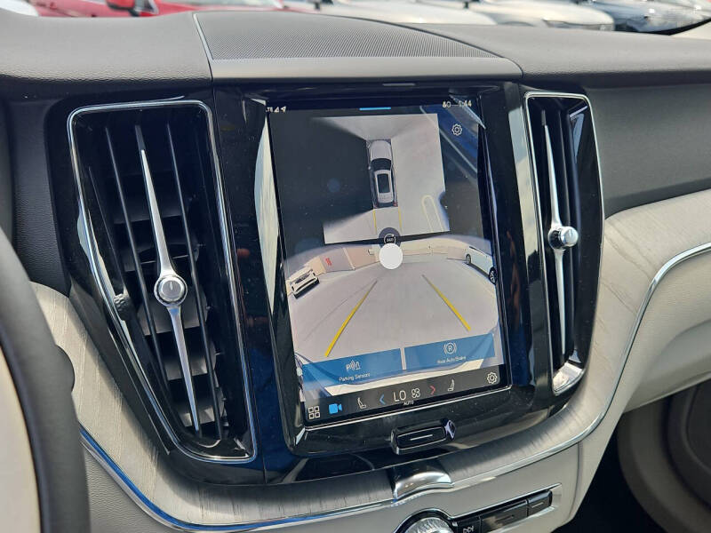 2025 Volvo XC60 B5 Plus Dark Theme