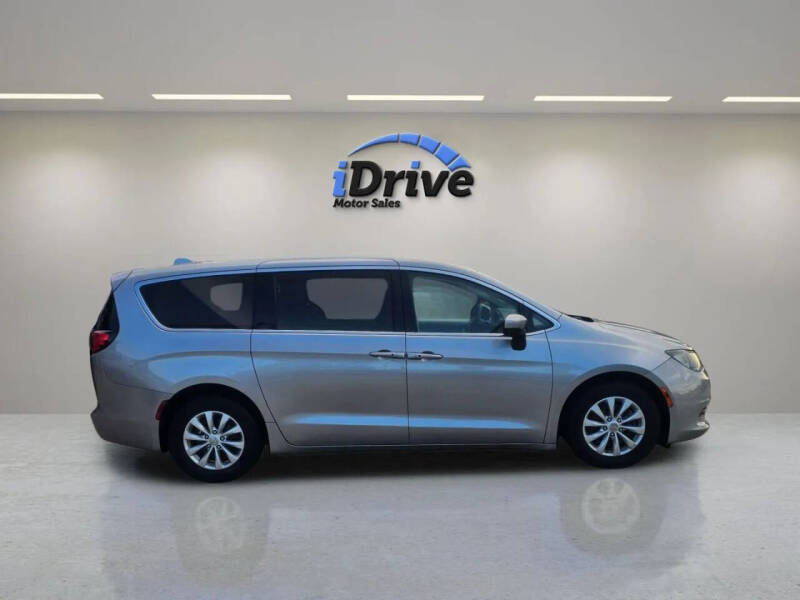 2017 Chrysler Pacifica Touring