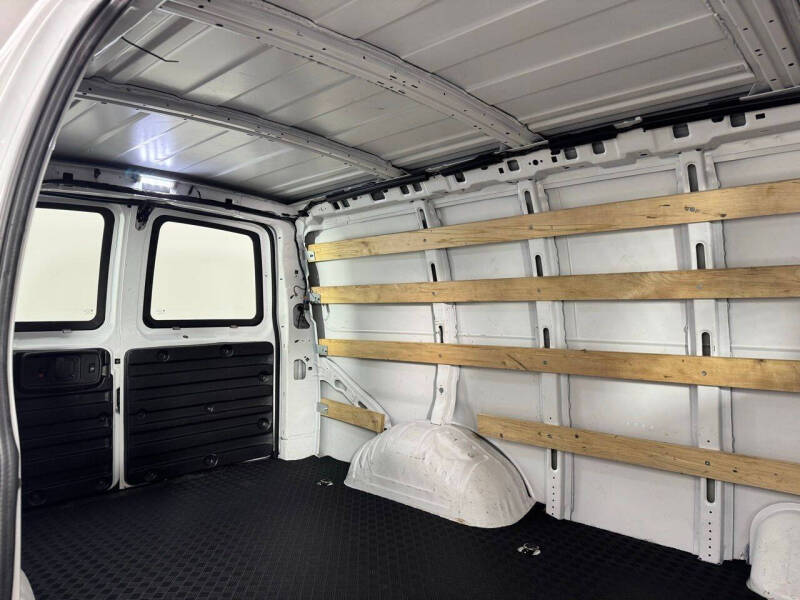 2024 Chevrolet Express 2500