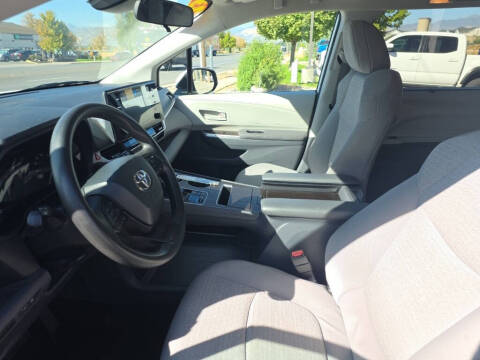 2023 Toyota Sienna LE 8-Passenger