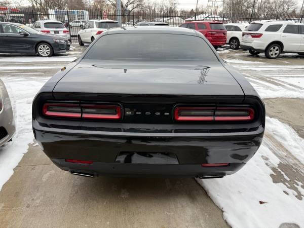 2017 Dodge Challenger SXT Plus