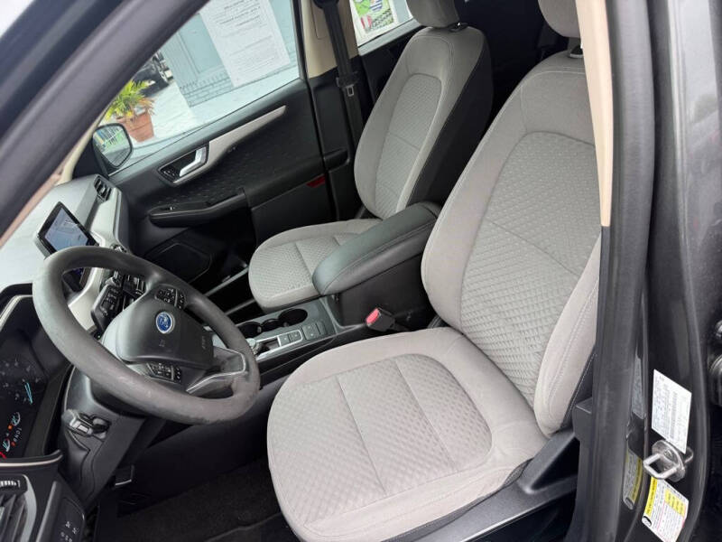 2020 Ford Escape SE