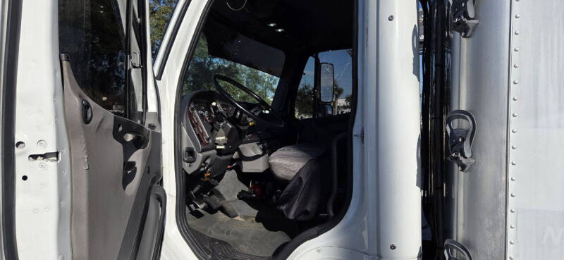 2008 Freightliner M2 106