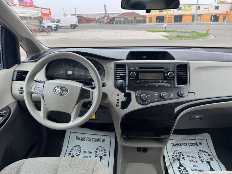 2013 Toyota Sienna L 7-Passenger