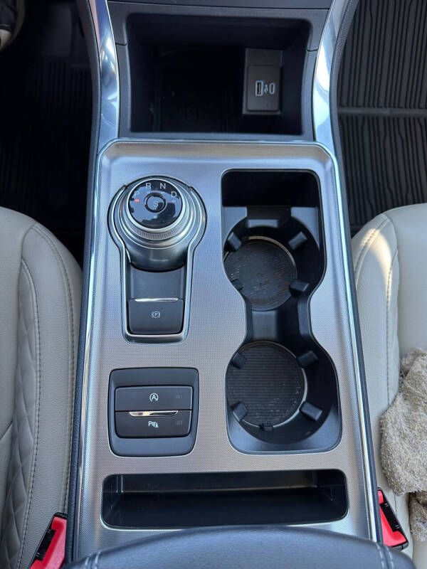 2024 Ford Edge Titanium