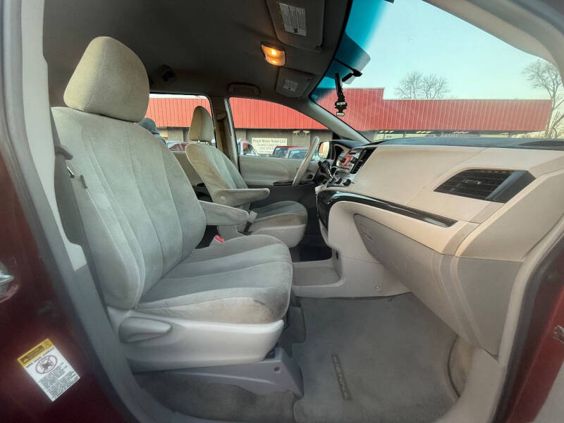 2011 Toyota Sienna Base 7-Passenger