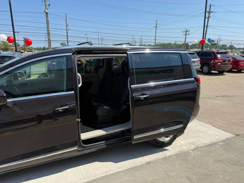 2017 Chrysler Pacifica Touring-L Plus