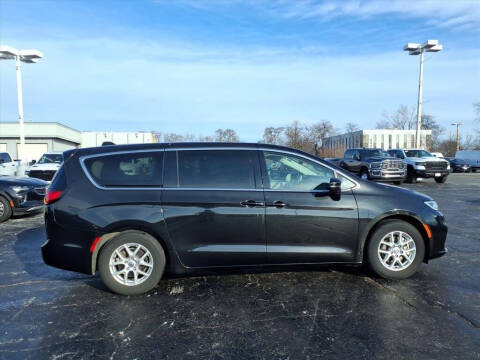 2023 Chrysler Pacifica Touring L