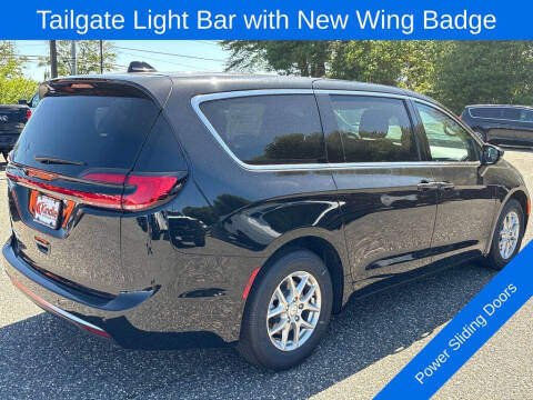 2027 Chrysler Pacifica Select