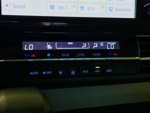 2022 Toyota Sienna LE 8-Passenger