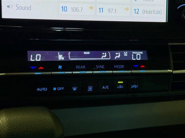 2022 Toyota Sienna LE 8-Passenger