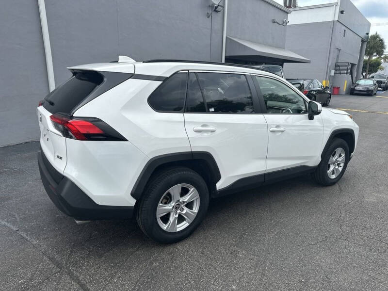 2020 Toyota RAV4 XLE