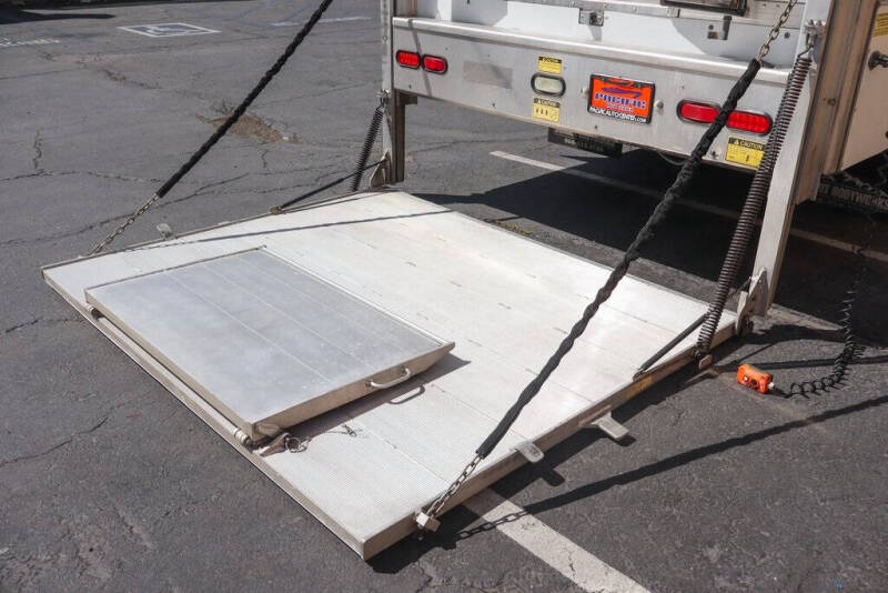 2016 Freightliner M2 106