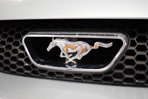 2004 Ford Mustang Deluxe