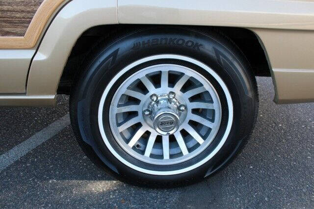 1990 Jeep Grand Wagoneer